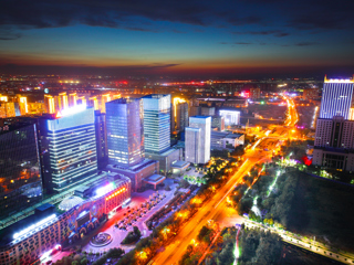 長(zhǎng)春路兩側(cè)澳龍廣場(chǎng)和上海大廈夜景