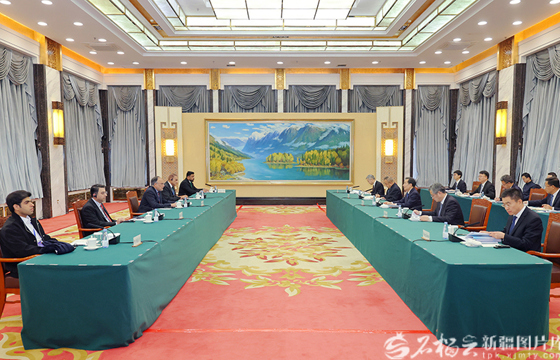 陳小江艾爾肯·吐尼亞孜會見巴基斯坦規劃、發展與特別倡議部部長阿赫桑·伊克巴爾